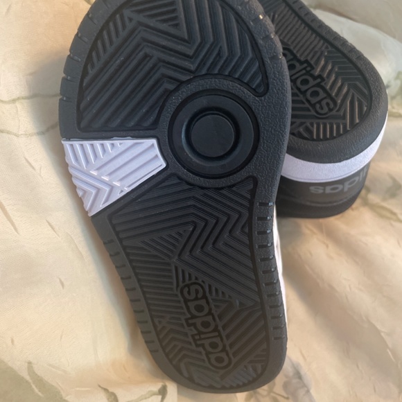 Kids Adidas High Top Velcro Sneakers - Picture 4 of 4